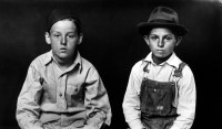 http://bernalespacio.com/files/gimgs/th-47_ike Disfrmer Two Young Boys, One in Overalls, 1939-46.jpg